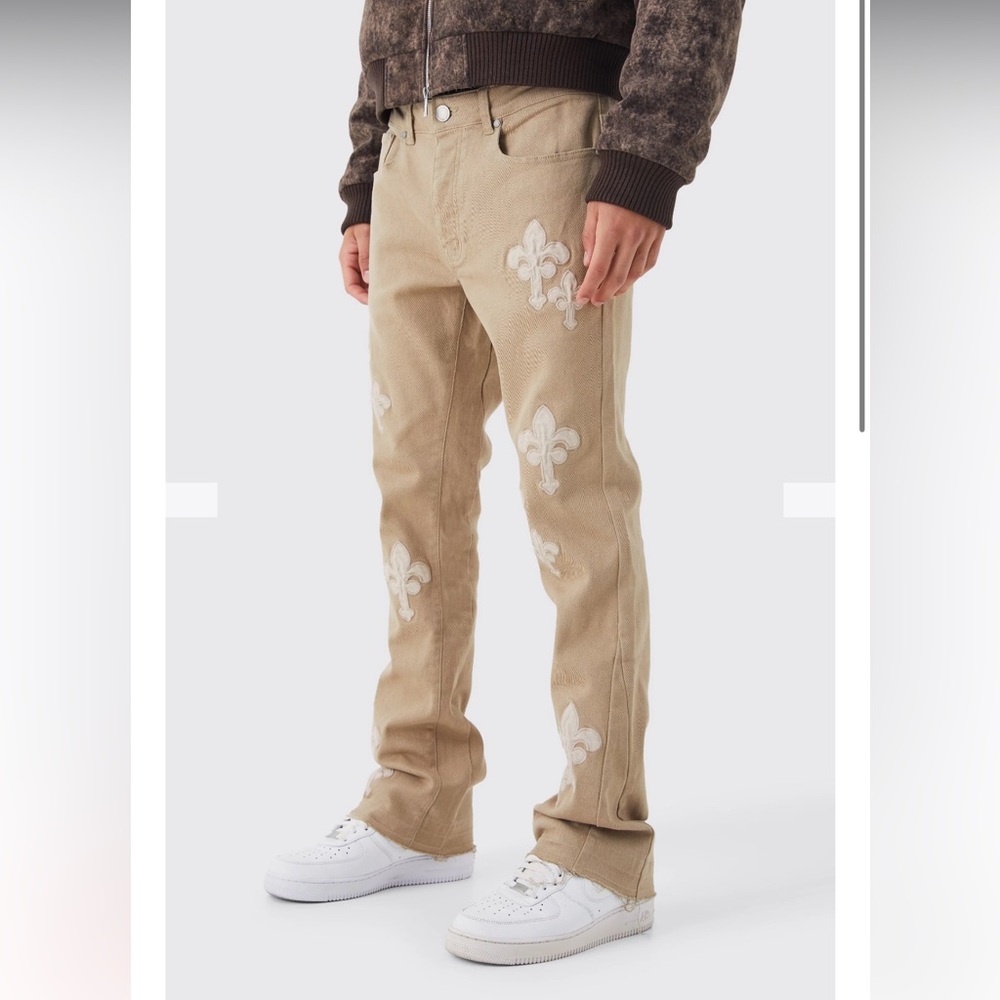 BoohooMAN Tan Gusset Appliqué with Fleur-de-Lis Embroidery Skinny Flare Jeans